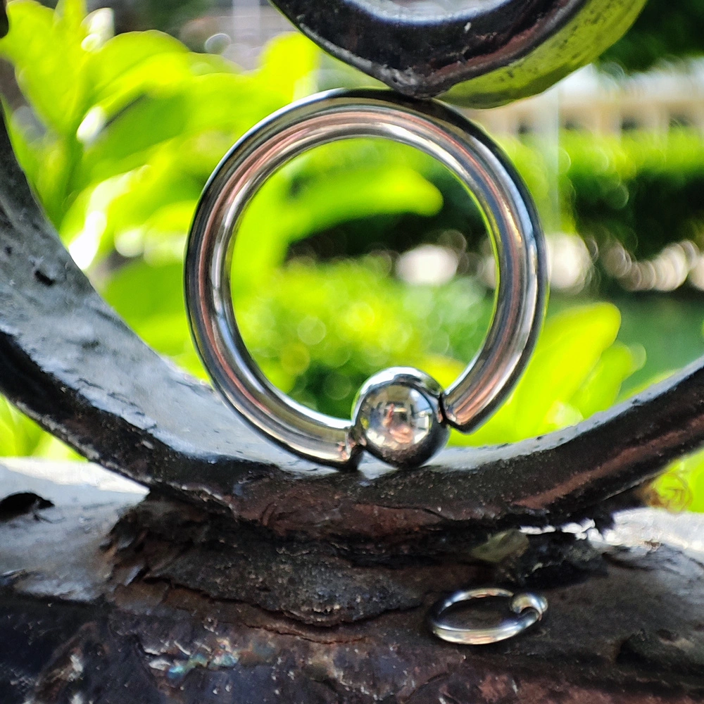 Titanium ring with ball - BCR - TK-011