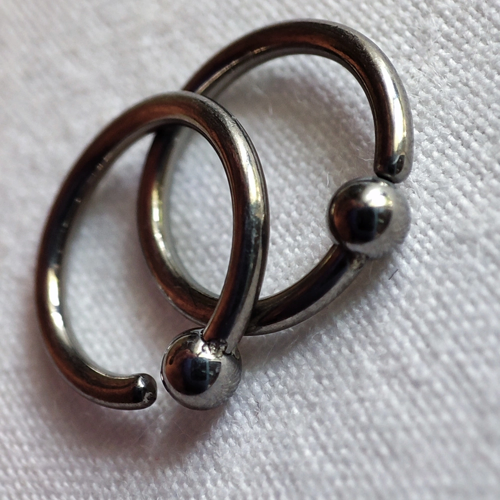 Titanium ring Continuous with ball - BCR - TK-016