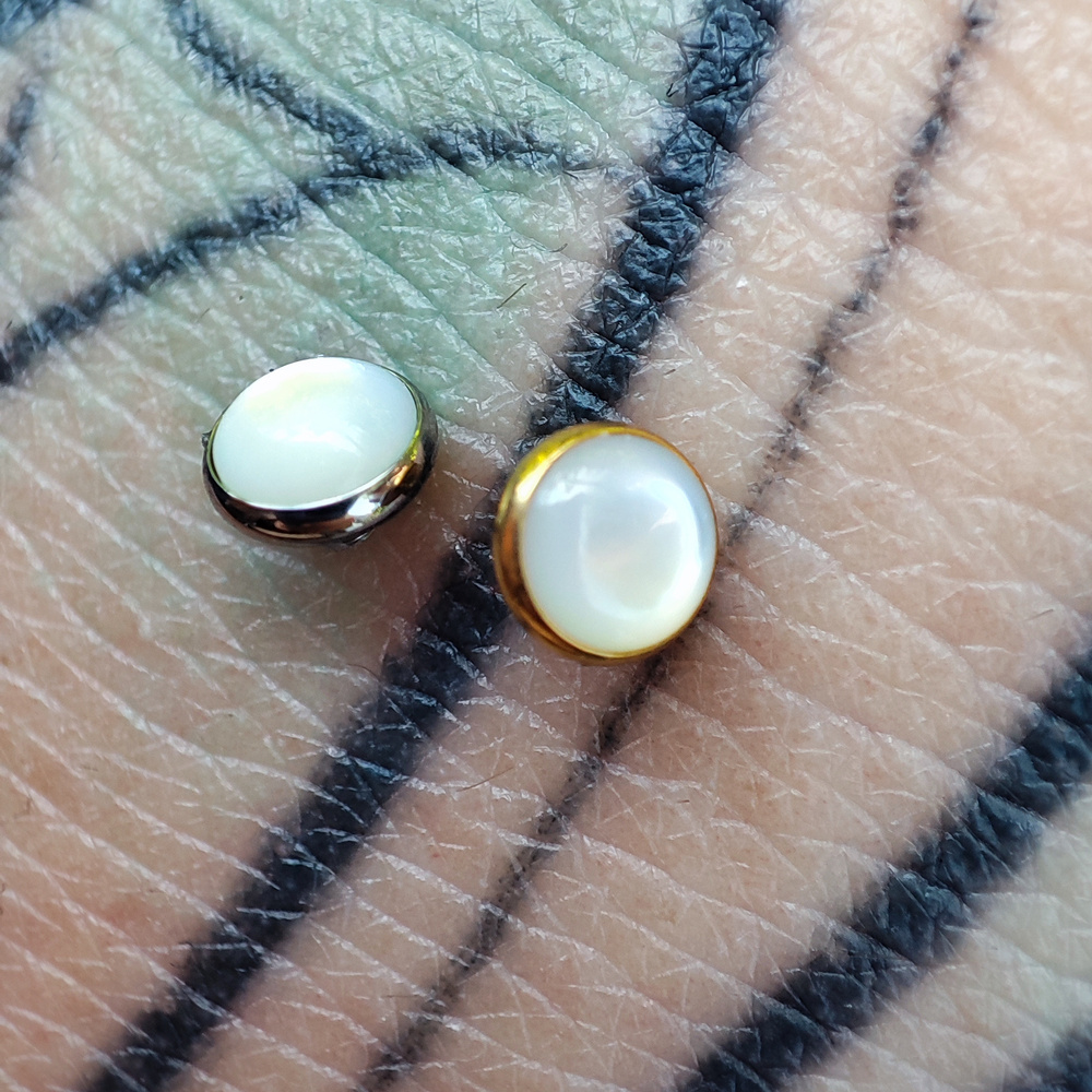 Titanium Dermal top with mother-of-pearl - silver - TNA-014