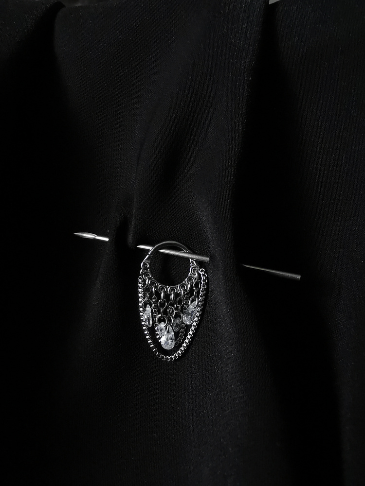 Piercing ring clicker with chains and white cubic zirconias - sterling silver - K-034