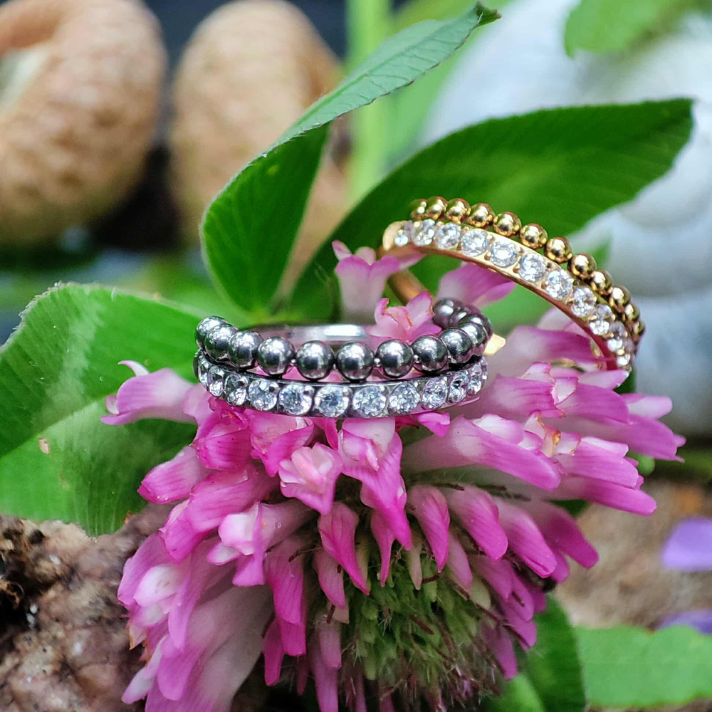 Titanium piercing ring clicker with white cubic zirconias and mini beads - gold - TK-041