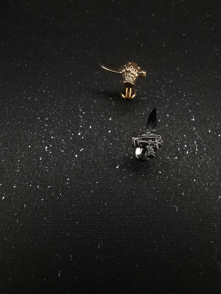 Titanium labret hand with a knife - gold - TGW-155